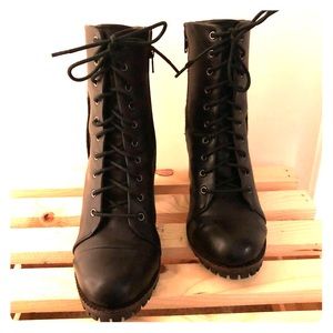 Report Alanna lace up bootie